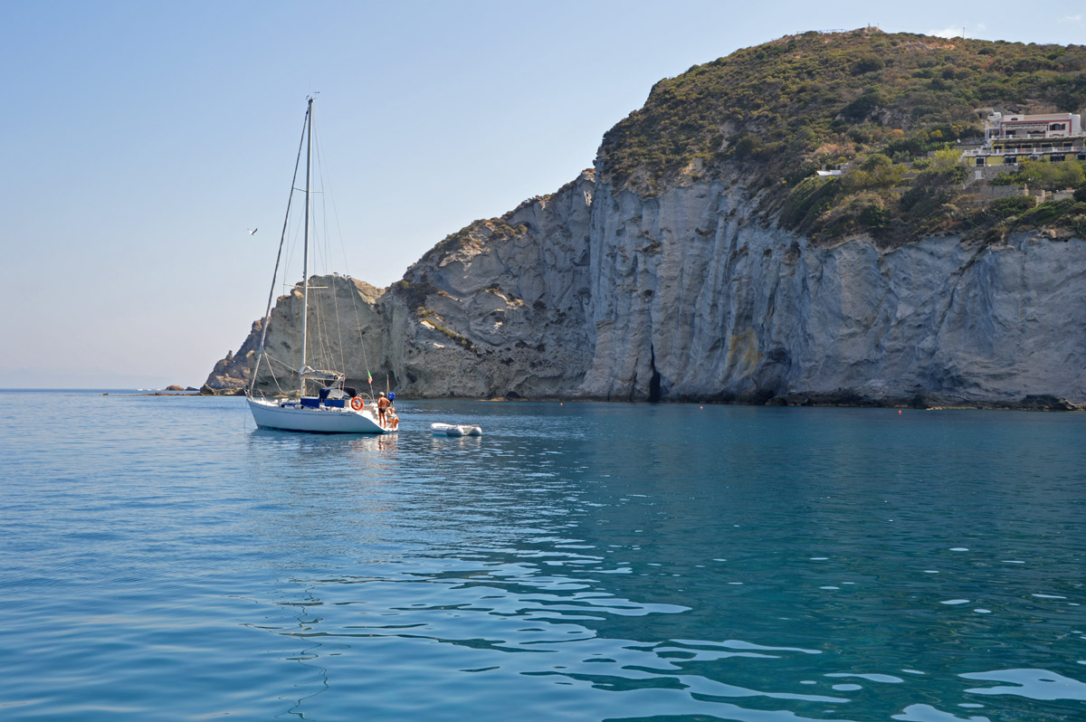 barca-vela-noleggio-gommone-circeo-ponza-isole-pontine