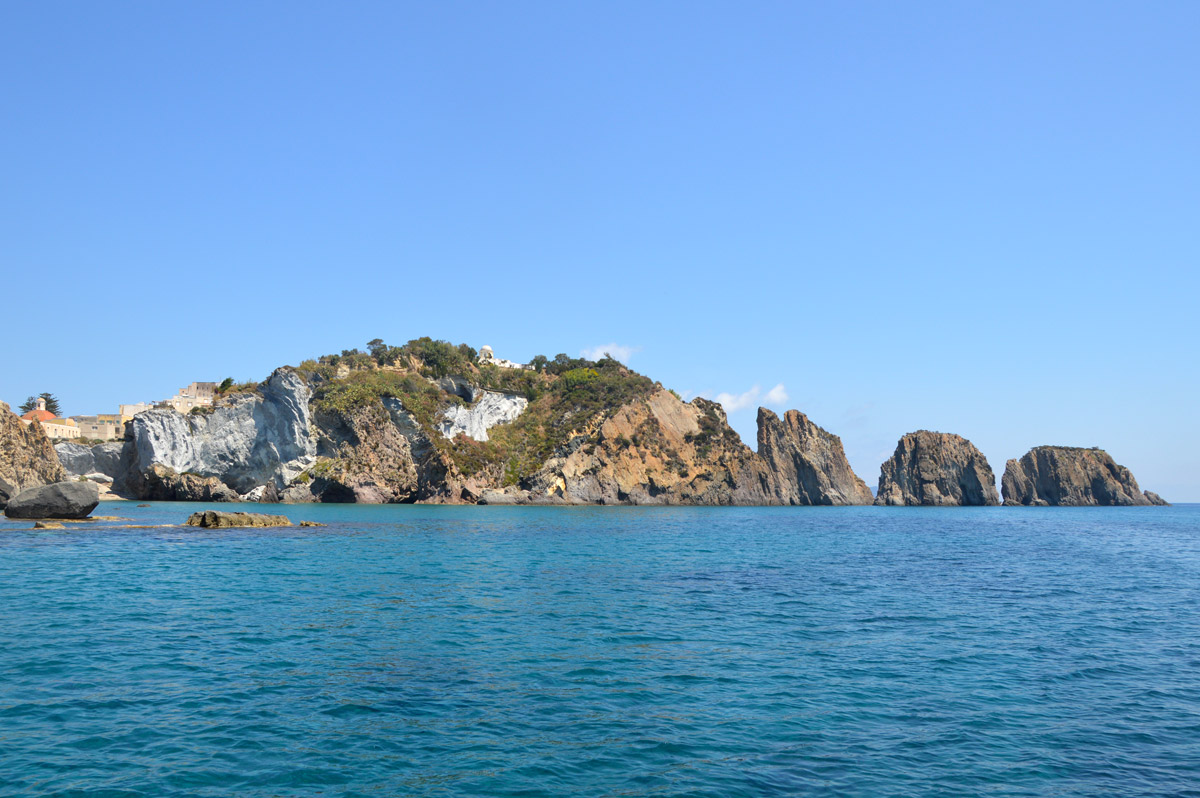 cala-noleggio-gommone-circeo-ponza-isole-pontine