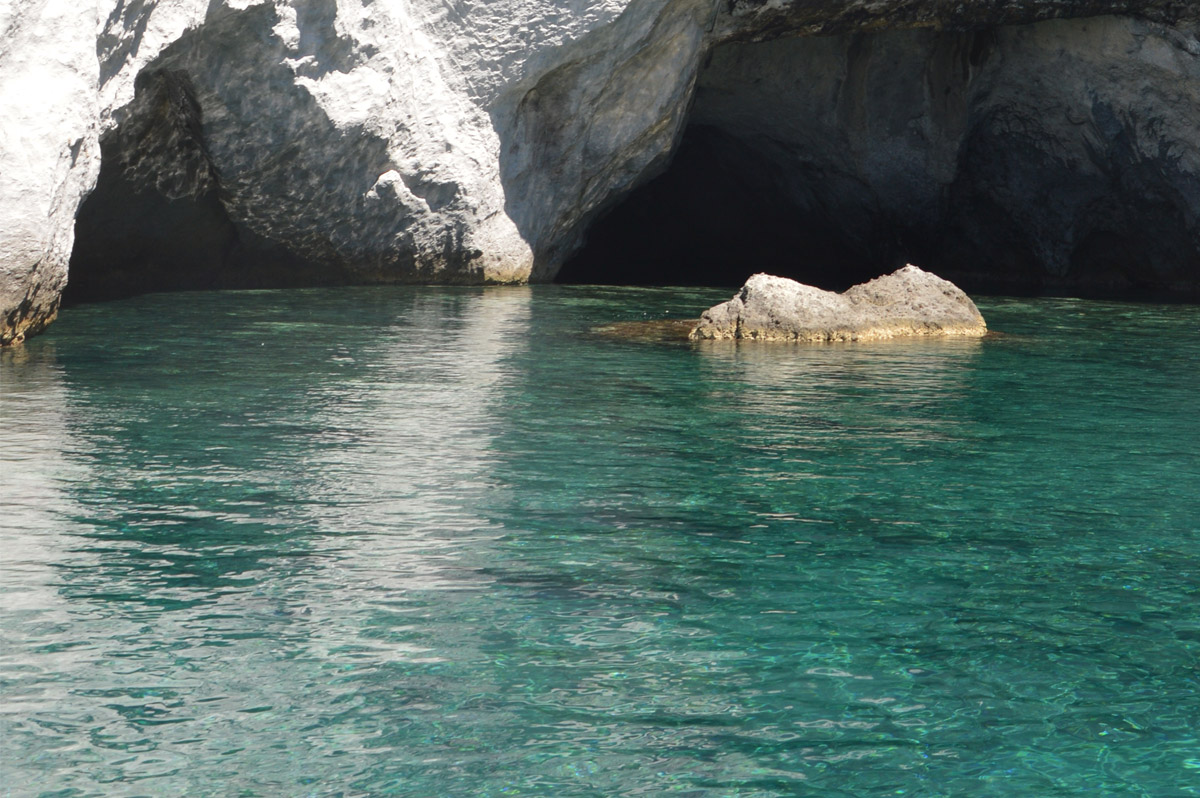 grotte-palmarola-noleggio-gommone-circeo-ponza-isole-pontine