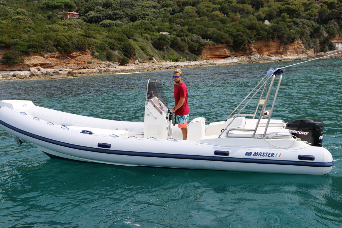 noleggio-affitto-gommone-circeo-pontine-master-730-non-navigazione