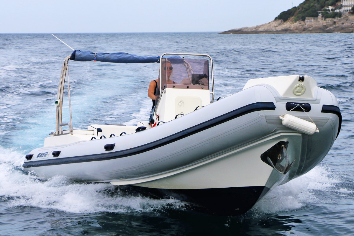noleggio-affitto-gommone-circeo-pontine-master-730-prua