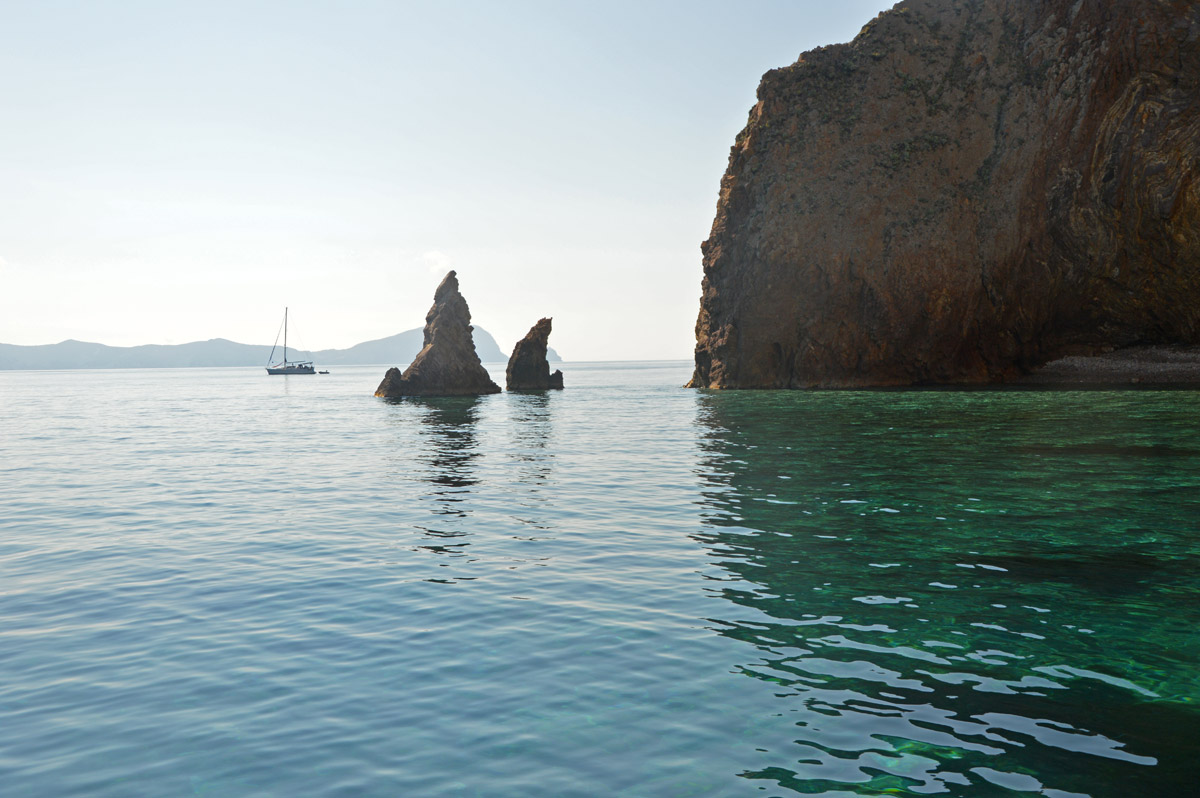 scogli-palmarola-noleggio-gommone-circeo-ponza-isole-pontine