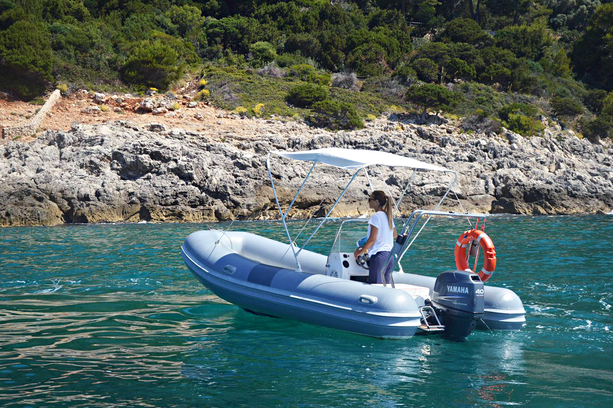noleggio-gommone-circeo-mistral-530-periplo-promontorio
