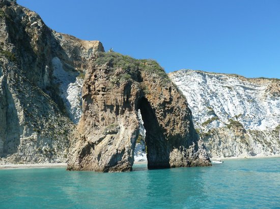 noleggio-gommmone-circeo-ponza-arco-naturale