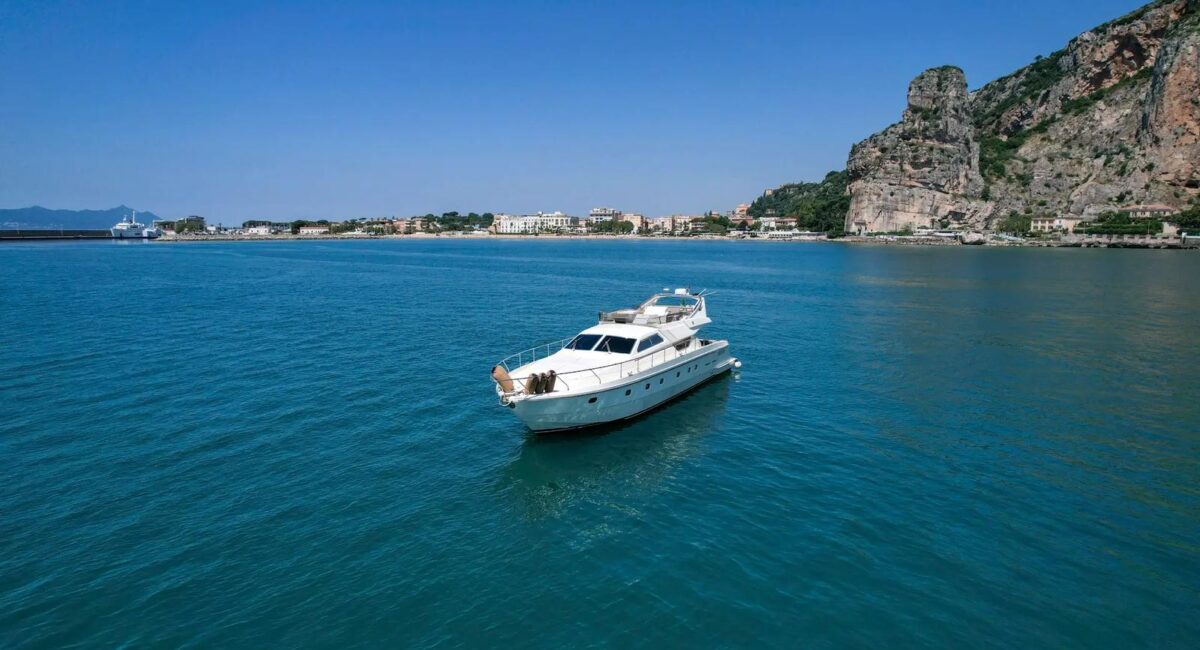 ferretti-62-fonda-terracina